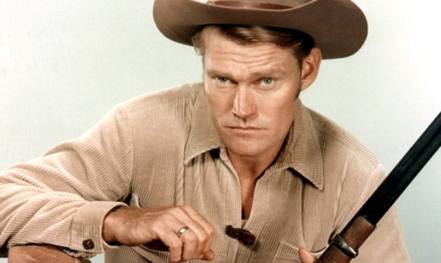 Hvem er Chuck Connors barn, var han homofil? Hans ektefelle, netto verdt og dødsårsak