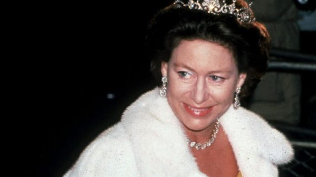 Kuka on prinsessa Margaret Aviomies, mikä on hänen suhde kuningatar Elizabettiin?