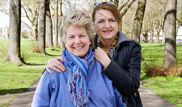 Sandi Toksvig και Debbie Toksvig