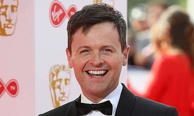 Kiek aukštas yra Declan Donnelly, jo žmona, grynoji vertė, seserys ir šeima