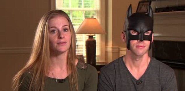 Bat-isä (Blake Wilson) ja hänen vaimonsa Jen Wilson.