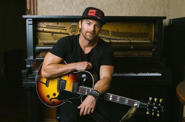 Kip Moore házas, ki a felesége? Van barátnője?