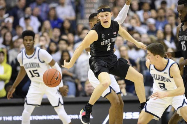 Georgetown'dan Mac Mcclung, orta ve Villanova'dan Collin Gillespie, sağ